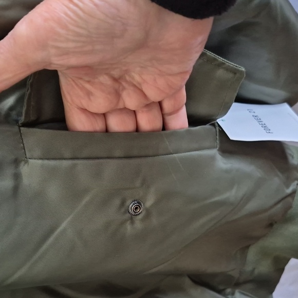 NWT Forever 21 Faux Shearling Bomber Jacket Reversible Sz XS - Picture 4 of 16